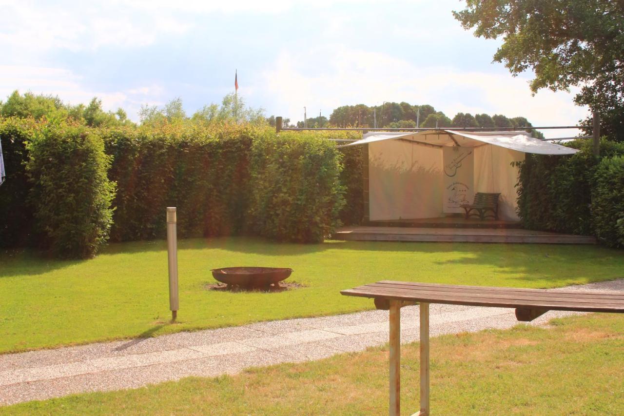 Moderne Und Helle Ferienwohnung Am Ploener See Bosau Exterior photo